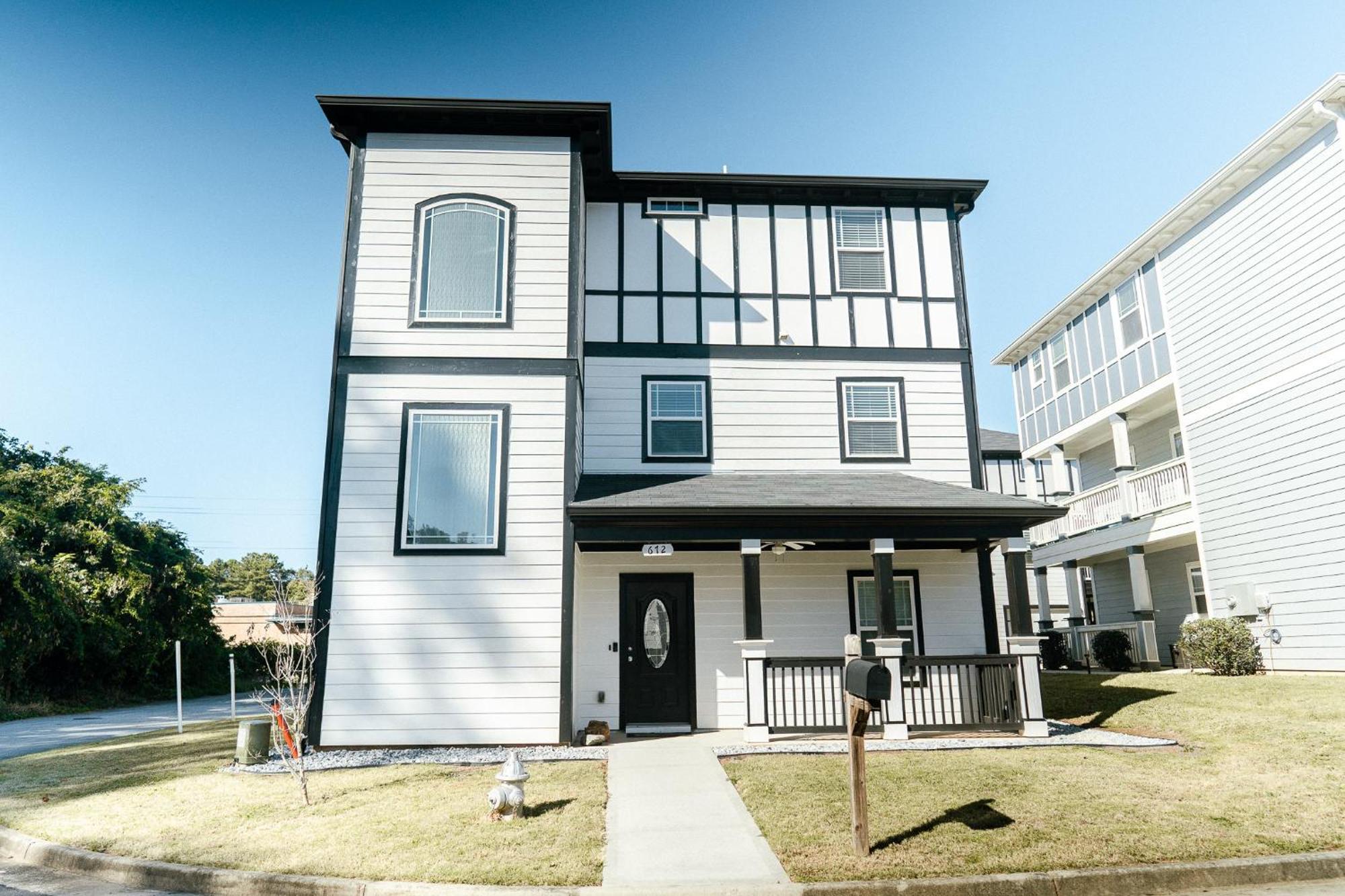 Enjoy This Mini-Mansion Near Downtown And The Airport! Atlanta Exterior photo